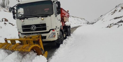 جزییات گرفتاری خودروها زیر برف سنگین حوالی رشت