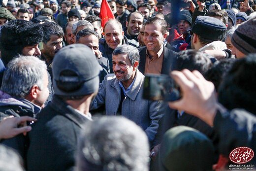 حضور دکتر احمدی‌نژاد در راهپیمایی باشکوه یوم‌الله ۲۲ بهمن