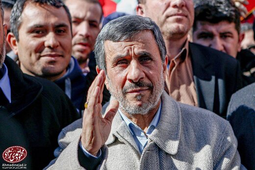 حضور دکتر احمدی‌نژاد در راهپیمایی باشکوه یوم‌الله ۲۲ بهمن