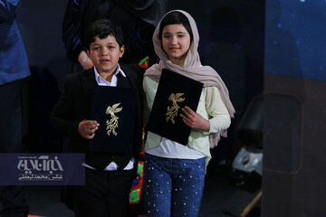 تقدیر در کودکان بازیگر در فیلم «خورشید» به کارگردانی مجید مجیدی در اختتامیه سی و هشتمین جشنواره فیلم فجر