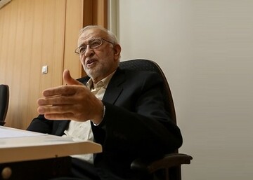 پاسخ به شائبه‌ای درباره خط دادن سیداحمد خمینی به امام /نبوی: منافقین سعی می‌کردند مواضع امام را به حاج احمد آقا نسبت دهند /او فدایی و امین پدر بود