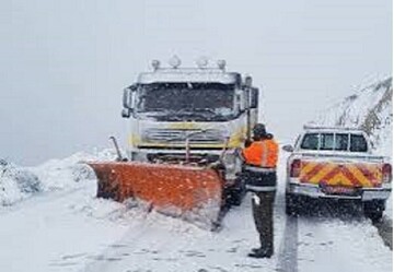 مسدود شدن راه ارتباطی ۸۰ روستای هشترود بر اثر بارش برف و کولاک