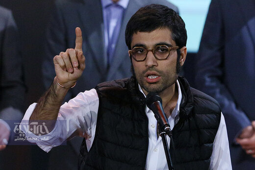محمد کارت برنده سیمرغ بهترین فیلم از نگاه مردم در اختتامیه سی و هشتمین جشنواره فیلم فجر برای فیلم «شنای پروانه»