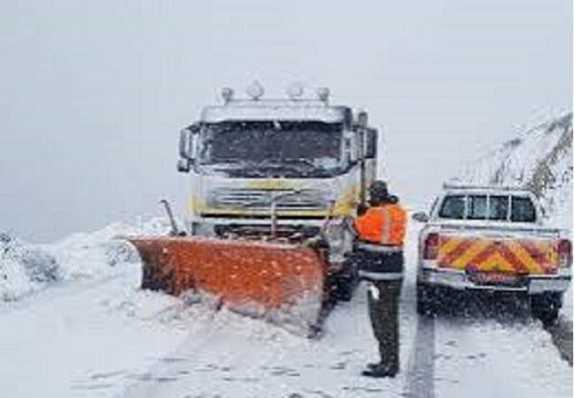 خودنمایی زمستان در آذربایجان‌شرقی/ راه 170 روستا مسدود است/ مدارس تعطیل شد