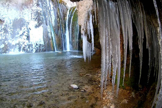 ببینید | آبشار زیبای سمیرم یخ زد!