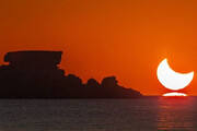 ببینید | طلوع خورشید گرفته بر فراز خلیج همیشه فارس؛ پنجشنبه ۵ دی ماه ۱۳۹۸