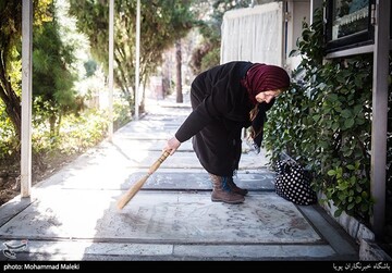 روز مادر؛ مادران در کنار شهدا