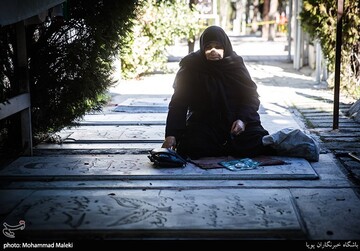 روز مادر؛ مادران در کنار شهدا
