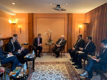 وزیر خارجه با همتای چکی خود دیدار کرد