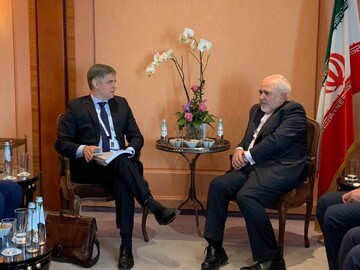 وزيرا الخارجية الإيراني والأوكراني يبحثان حول الطائرة الأوكرانية