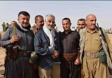 ماجرای عکس معروف کُردها با سردار سلیمانی /سرتیپ بختیار: داعش می‌خواست زنان و دختران ما را به کنیزی ببرد