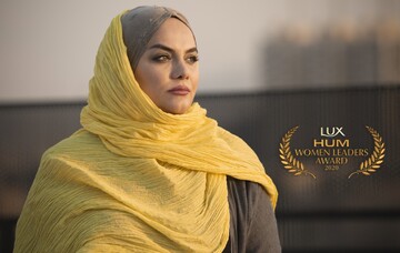 نرگس آبیار جایزه زنان برتر و موفق جهان اسلام را دریافت می‌کند
