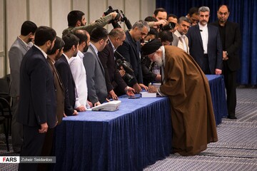 تصاویر رای دادن رهبر انقلاب در انتخابات مجلس یازدهم