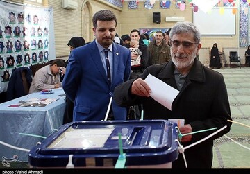 عکسی از حضور جانشین سردار سلیمانی پای صندوق رای /سردار قاآنی در انتخابات شرکت کرد