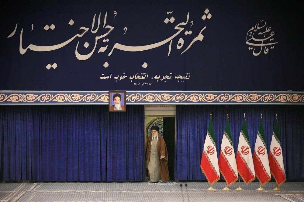 دیوار نوشته حسینیه امام خمینی(ره): نتیجه تجربه، انتخاب خوب است