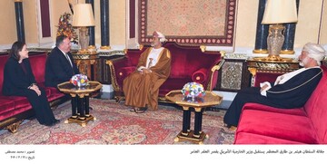 پمپئو، پیام ترامپ را تسلیم سلطان عمان کرد