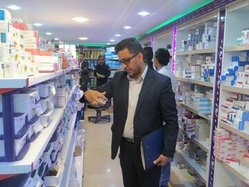 کشف بیش از ۱۵۰۰ ماسک احتکار شده در یک داروخانه معتبر زاهدان
