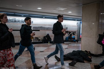 تصاویری تکان‌دهنده از تلاش بی‌خانمان‌ها برای جای خواب