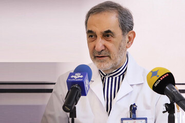 ظهور علائم ابتلا به کرونا در ولایتی /مشاور رهبری قرنطینه خانگی شد