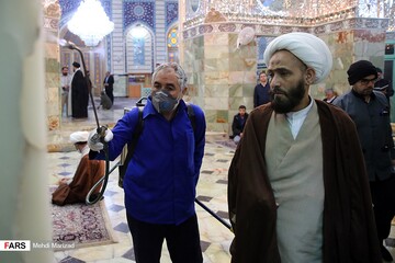 ضدعفونی کردن حرم حضرت فاطمه معصومه(س)