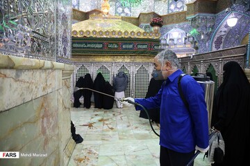 ضدعفونی کردن حرم حضرت فاطمه معصومه(س)