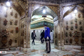 ضدعفونی کردن حرم حضرت فاطمه معصومه(س)