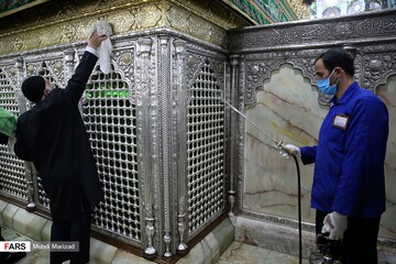 ضدعفونی کردن حرم حضرت فاطمه معصومه(س)