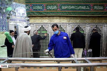 ضدعفونی کردن حرم حضرت فاطمه معصومه(س)