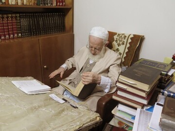 ببینید | جدیدترین تصویر از آیت الله شبیری زنجانی پس از شایعه قرنطینه