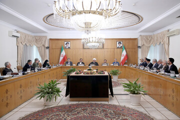 توصیه روحانی به شهروندان: از سفرهای غیرضرور شهری و بین شهری خودداری کنید تا دوره توقف کرونا کوتاه‌تر شود