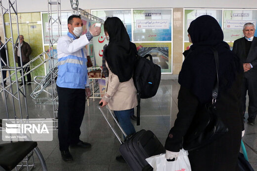 انجام تست کرونا و ضدعفونی در پایانه مسافربری تبریز