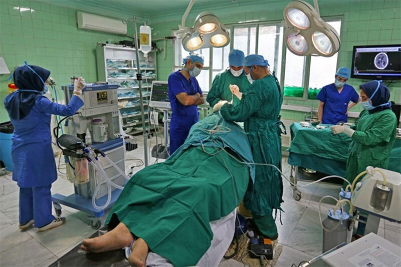 ببینید | اتاق عمل شاد با هنرنمایی بیمار و همراهی تیم جراحی