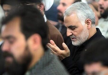 ماجرای اقامه نماز  سردار سلیمانی در کاخ کرملین قبل از دیدار با پوتین