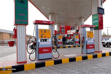کاهش فروش ۳۰ درصدی بنزین در اصفهان در پی شیوع کرونا/ ضدعفونی جایگاه‌ها در ۶ نوبت
