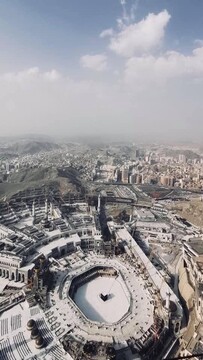کرونا خدا را قرنطینه کرد