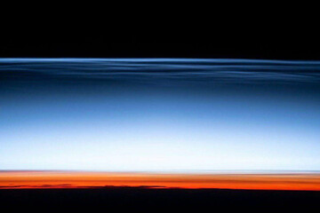 ببینید | ابرهای الکتریکی روی اقیانوس آرام از تلسکوپ ایستگاه فضایی بین‌المللی