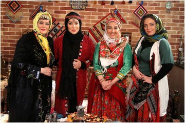 عکس | زنان بازیگر با لباس‌های محلی در «شام ایرانی»