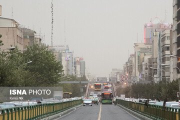 چرا هوای تهران همچنان آلوده است؟ / کاهش تردد افراد و خودروها موثر نبود!