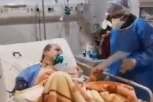 ببینید | ویدئویی از پزشک مبتلا به کرونا که از روی تخت ، مریض ویزیت می‌کند