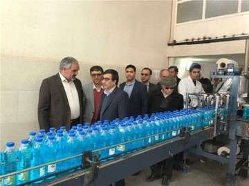 استاندار کردستان:سرمایە در گردش واحدهای تولیدی لوازم مقابله با کرونا تامین می‌شود
