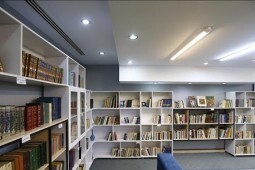 کتابخانه نادر ابراهیمی صاحب ۴ هزار کتاب شد