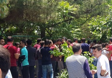 تصویری از تجمع اعتراضی پرسپولیسی‌ها مقابل باشگاه