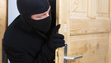 مادر و پسر برای خرید ماشین و خانه از منزل فامیل خود سرقت کردند