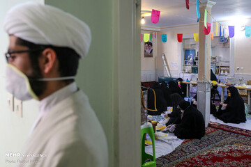 دانش آموزانی که ماسک تولید می‌کنند