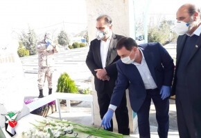 یاد شهیدان باید همیشه در جامعه زنده بماند