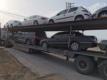 هوشیاری پلیس بوشهر و توقیف تریلر حامل خودروهای پلاک غیربومی