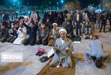 ببینید | تجمع مخالفان بسته شدن حرم حضرت معصومه(س)