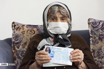 تصاویر پیرترین کرونایی کشور | «خاور» در ۱۰۴ سالگی کرونا را شکست داد