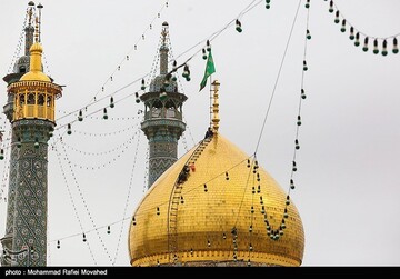شستشوی گنبد حرم حضرت معصومه (س) در آستانه سال جدید