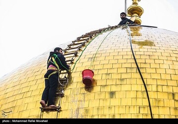 شستشوی گنبد حرم حضرت معصومه (س) در آستانه سال جدید